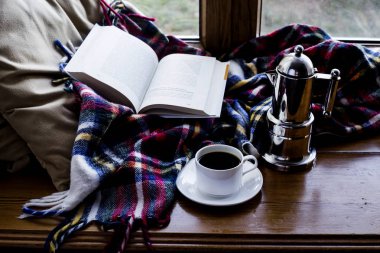 Sonbahar ya da kış gün boyunca evde sarılmanın yer