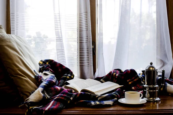 Sonbahar ya da kış gün boyunca evde sarılmanın yer