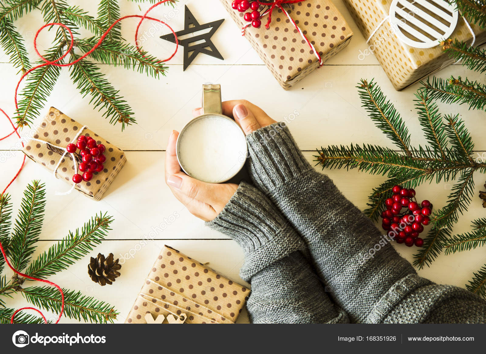 Stock Regali Di Natale.Concetto Di Natale Con Rami E Regali Di Natale Foto Stock C Vsamarkina 168351926