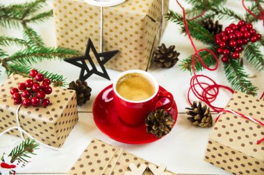 Noel ağaç dalları ve hediyeler ile Noel kavramı