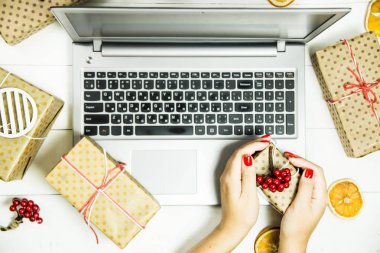Pazartesi Cuma - den sonra Şükran ve siyah Cyber Pazartesi internette alışveriş için en iyi günüdür