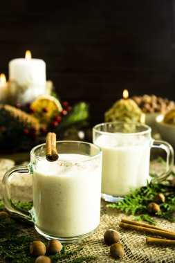 Noel arifesinde ısınma süt alkollü içecek