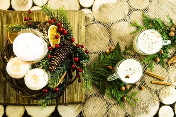 Calentamiento de la leche bebida alcohólica en Nochebuena — Foto de Stock