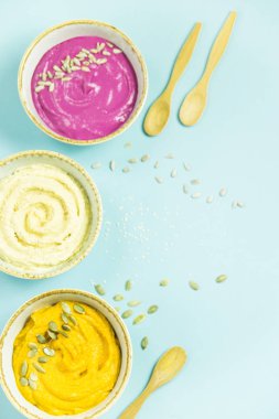 parlak vegan atıştırmalık sebze ve nohut