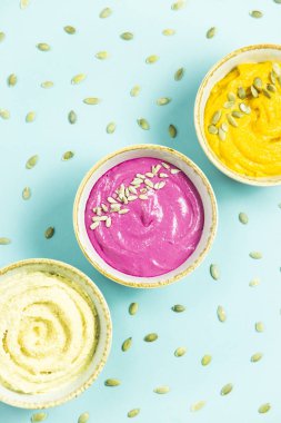 parlak vegan atıştırmalık sebze ve nohut