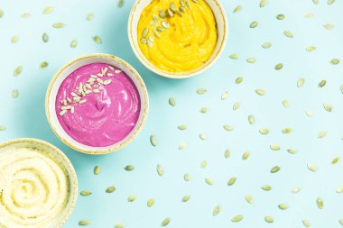 parlak vegan atıştırmalık sebze ve nohut