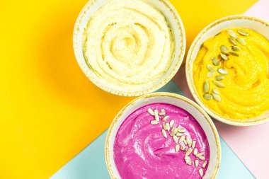 parlak vegan atıştırmalık sebze ve nohut