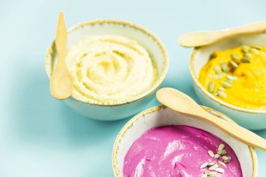 parlak vegan atıştırmalık sebze ve nohut