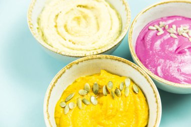 parlak vegan atıştırmalık sebze ve nohut