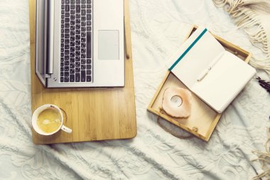 ya da evde kanepede çalışma