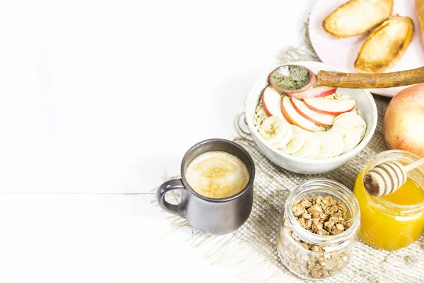 Ochtendmaaltijd - vitamine klassieke ontbijt havermout — Stockfoto