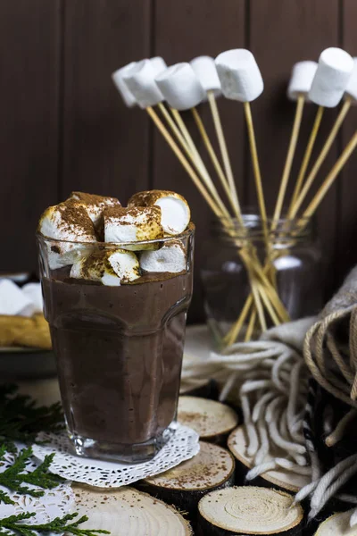 Concepto de bebida dulce de invierno - cacao con malvavisco — Foto de Stock