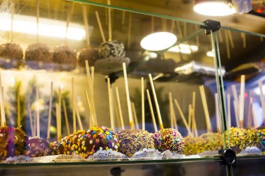 Noel pazarı - sopa karamel elmalar