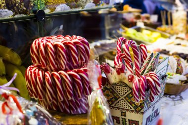 Tatil Pazar tezgahın üstünde Noel şekerleme