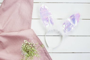 Kabarık kulaklar bir tavşan. Hoop kafa için. Paskalya kavramı