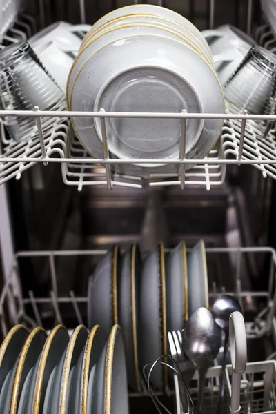 Geschirr Und Besteck Der Spülmaschine Reinigen Heimwerkerbedarf Blaues Rustikales Geschirr — Stockfoto