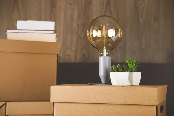 Craft boxes for collecting things and moving to another apartment. New housing and relocation concept. — Stock Photo, Image