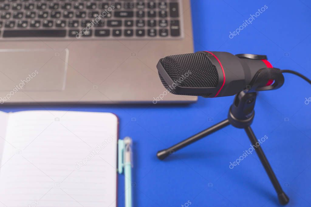 Microphone and notepad for recording podcast. Blogger desktop.