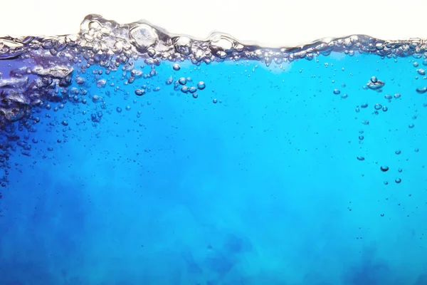 Blue water with bubbles. Abstract background with copyspace. — Stock Photo, Image