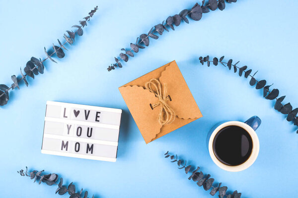 День матери макет с кофе и эвкалипта
.