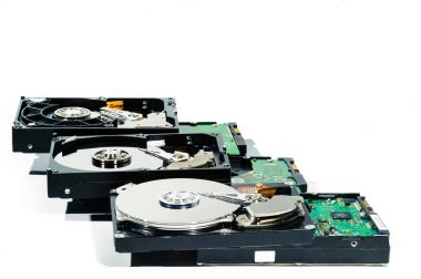 sabit disk izole beyaz arka plan üzerinde bilgisayarı