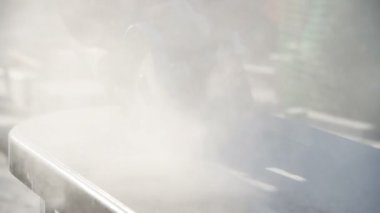 işçi ile açı değirmeni