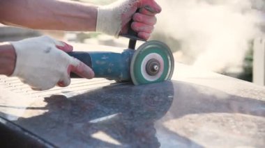 işçi ile açı değirmeni