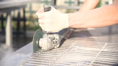 işçi ile açı değirmeni