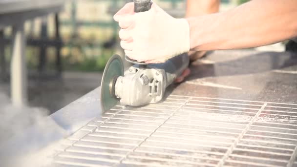 Worker with angle grinder — Stock Video