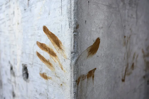 Fingerabdrücke Auf Graue Betonwand Geschmiert Baustelle Handabdruck Tatort Verschmutzte Wand — Stockfoto