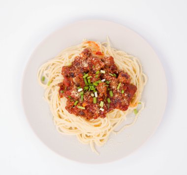 pasta plaka üzerinde