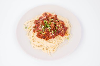 pasta plaka üzerinde