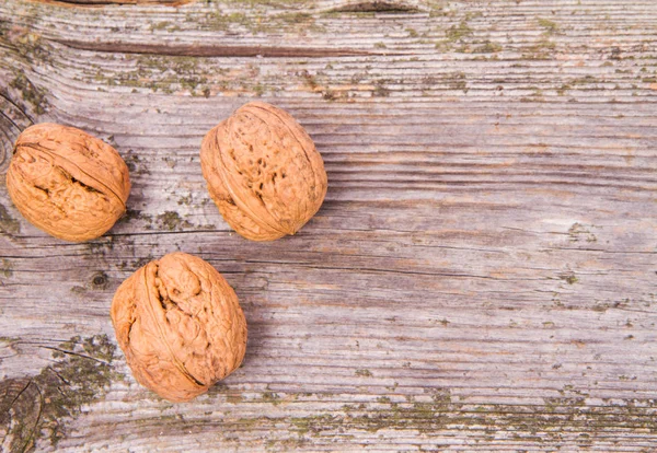 Орехи Деревянном Фоне — стоковое фото