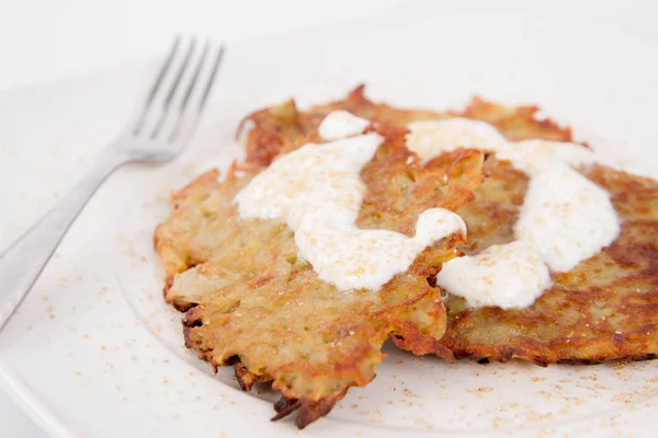 Potatis pannkakor med grädde — Stockfoto