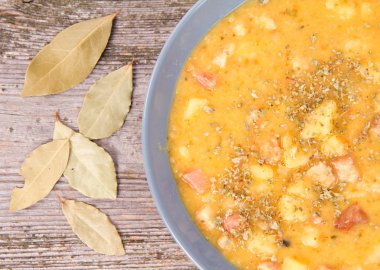 split bezelye çorbası