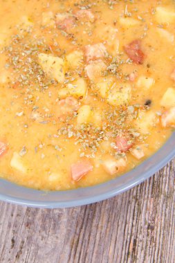 split bezelye çorbası