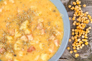 split bezelye çorbası