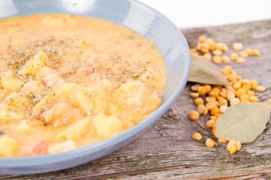 split bezelye çorbası