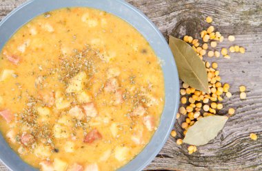 split bezelye çorbası