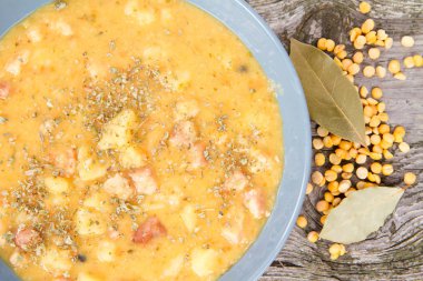 split bezelye çorbası