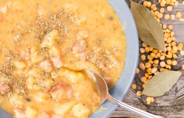 split bezelye çorbası