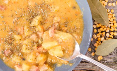 split bezelye çorbası