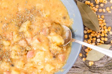 split bezelye çorbası