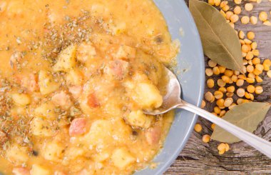 split bezelye çorbası