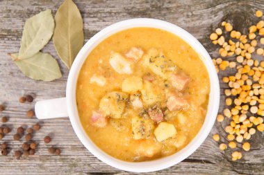 split bezelye çorbası