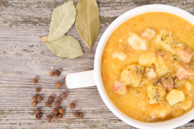 split bezelye çorbası