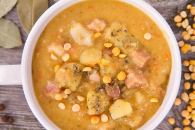 split bezelye çorbası