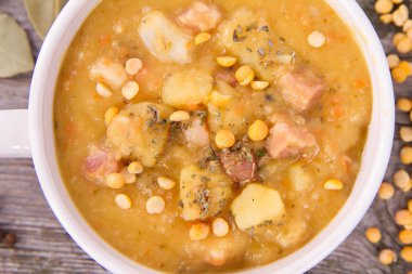 split bezelye çorbası