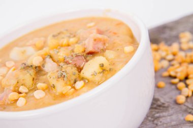 split bezelye çorbası