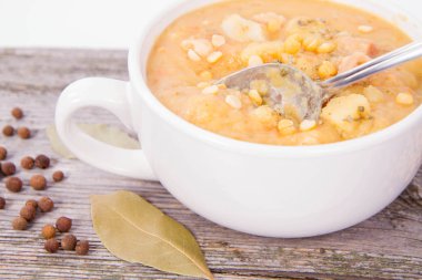 split bezelye çorbası